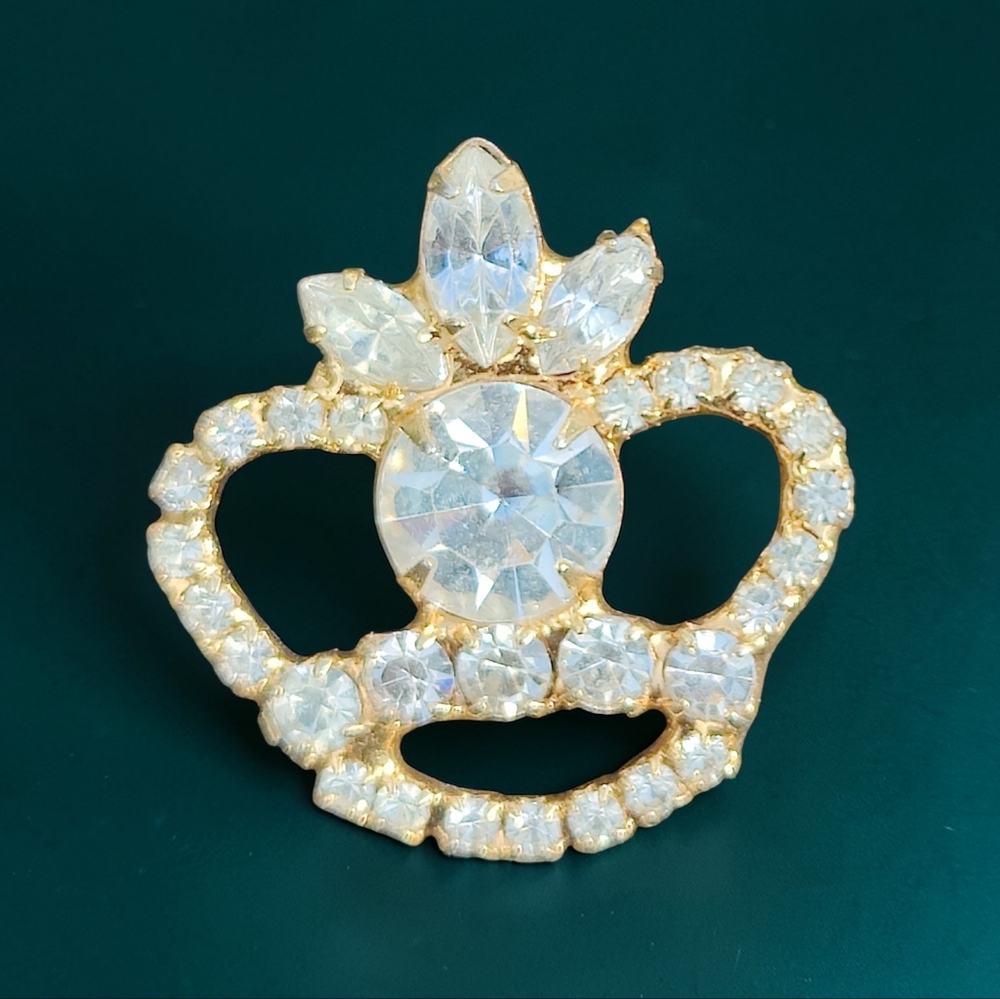 👑 Vintage Crystal Crown Brooch